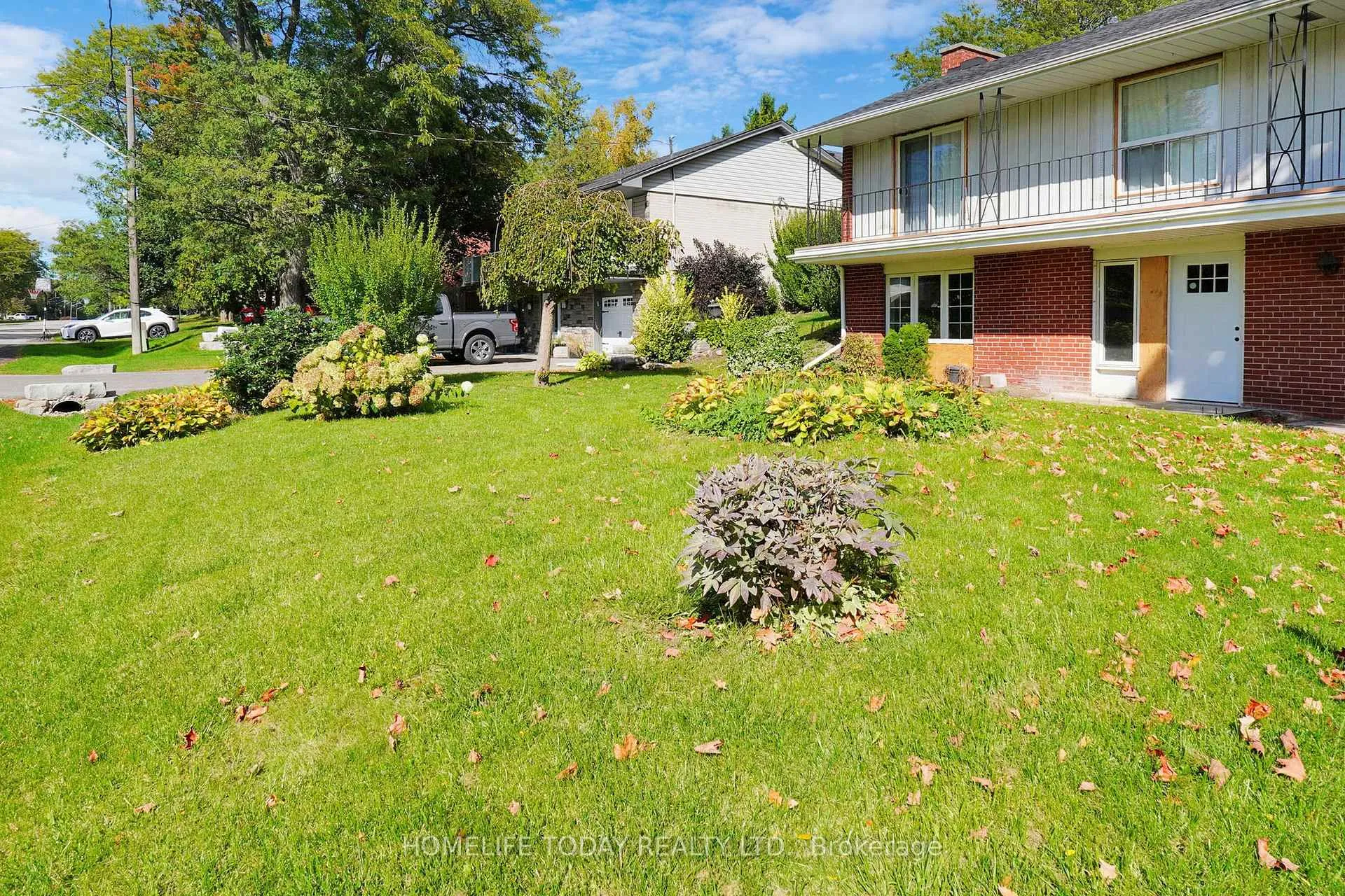 Photo 4 of 329 Fairview Drive, Whitby, Lynde Creek — HOMEH