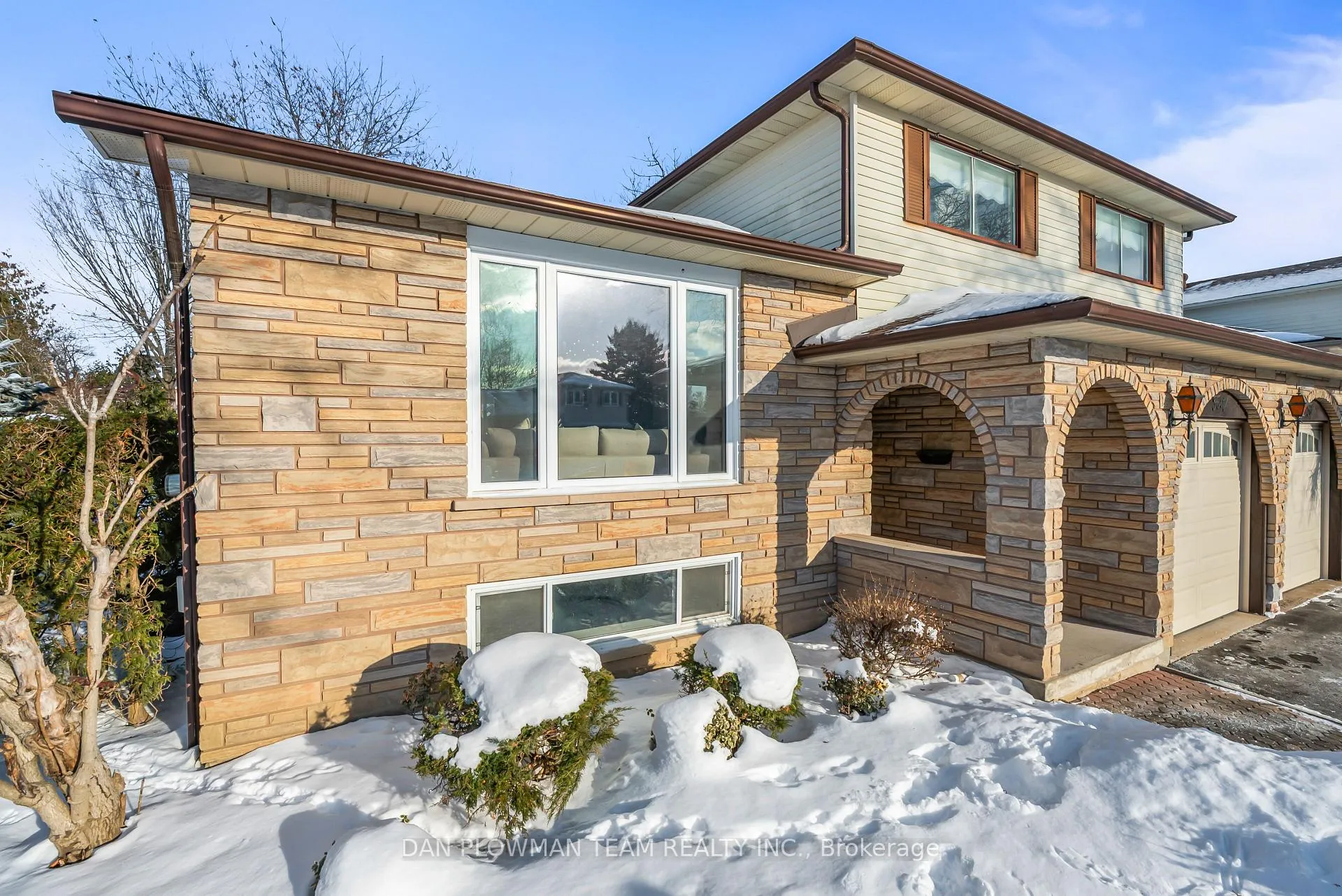 Photo 4 of 44 Evergreen Drive, Whitby, Blue Grass Meadows — HOMEH