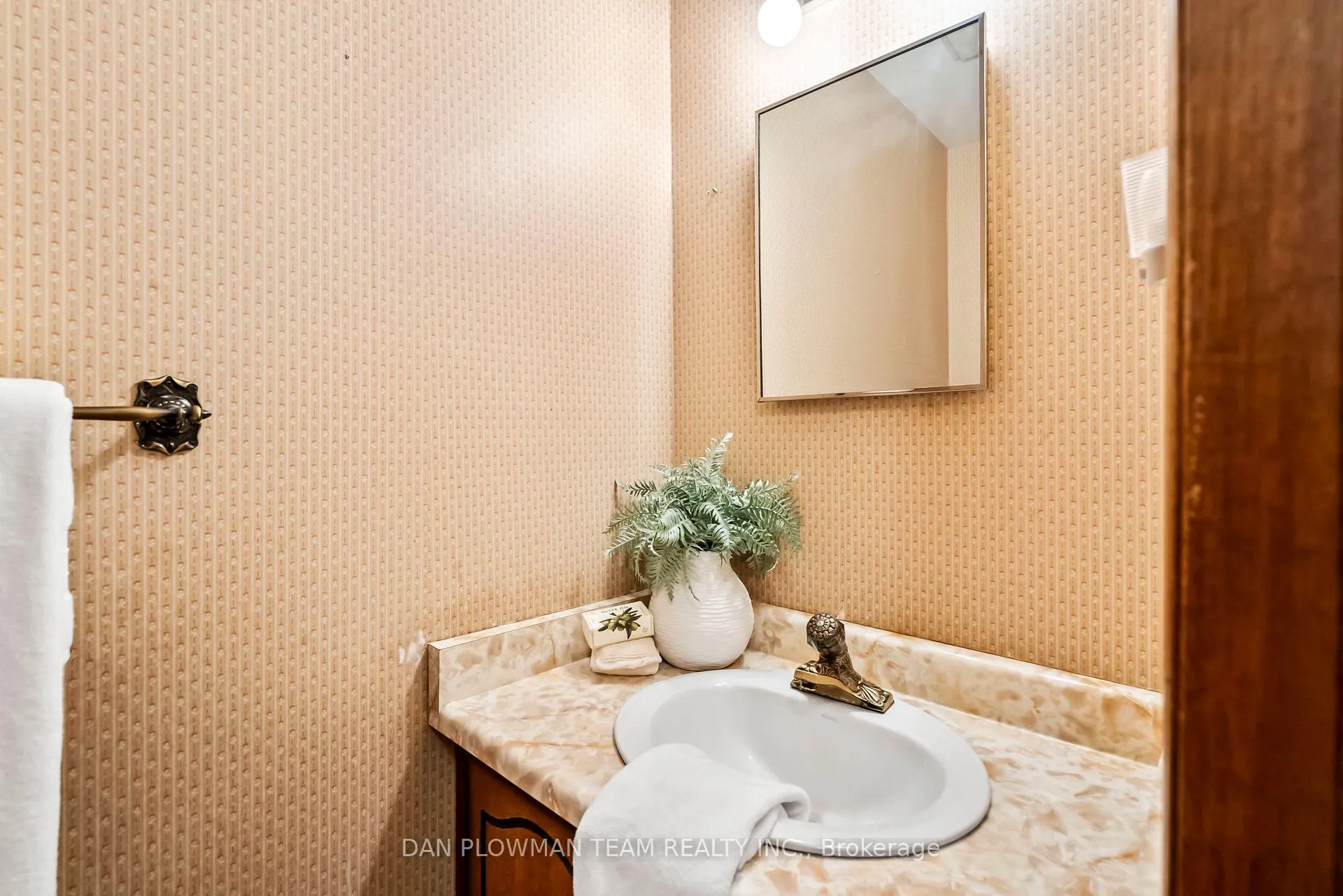 Photo 12 of 44 Evergreen Drive, Whitby, Blue Grass Meadows — HOMEH