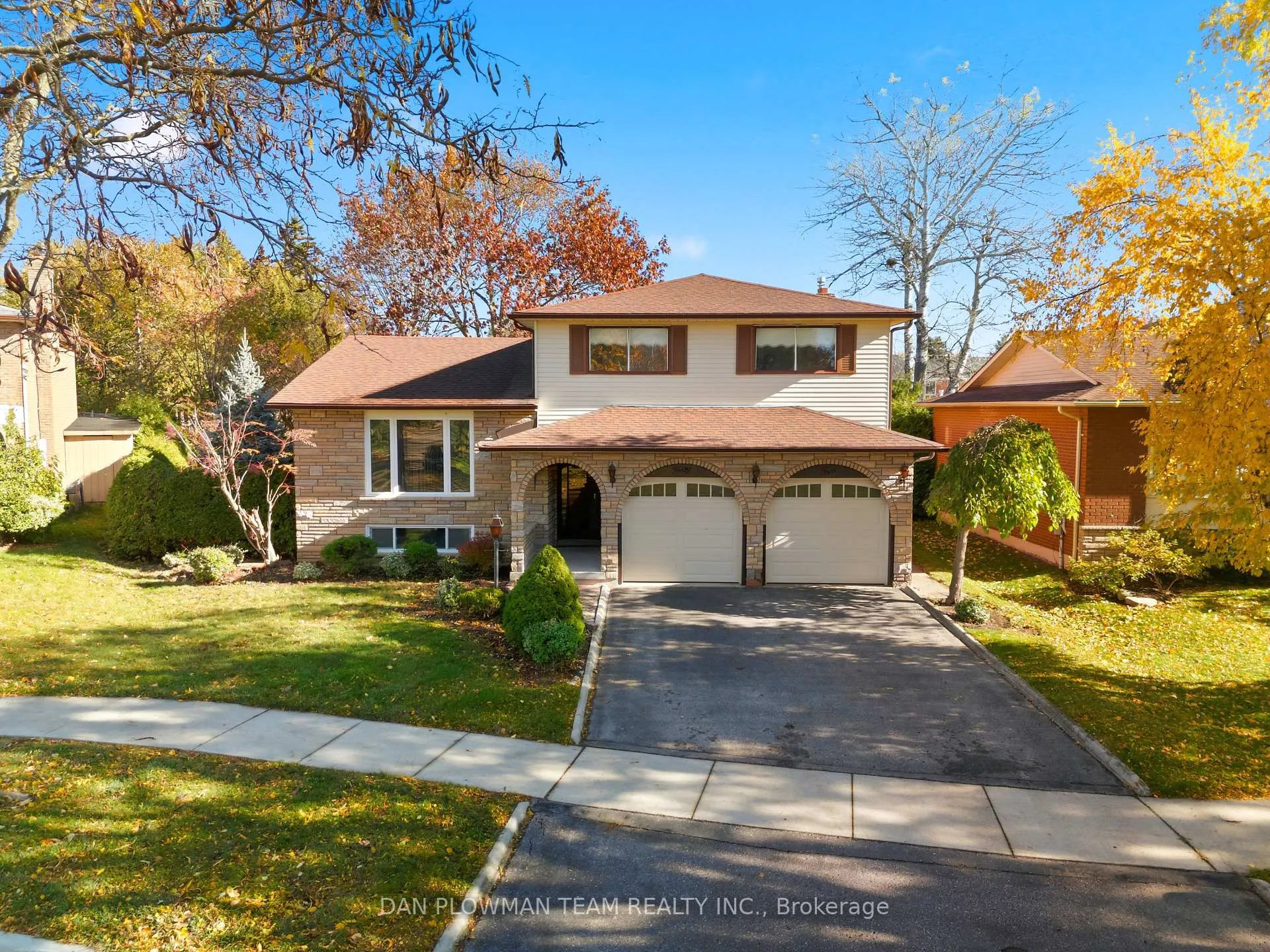 Photo 42 of 44 Evergreen Drive, Whitby, Blue Grass Meadows — HOMEH
