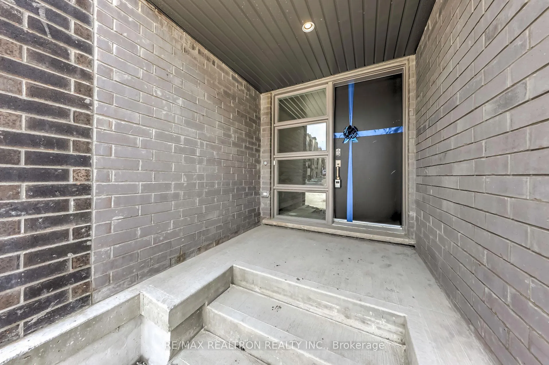 Photo 5 of 31 Schmidt Lane, Markham, Angus Glen — HOMEH