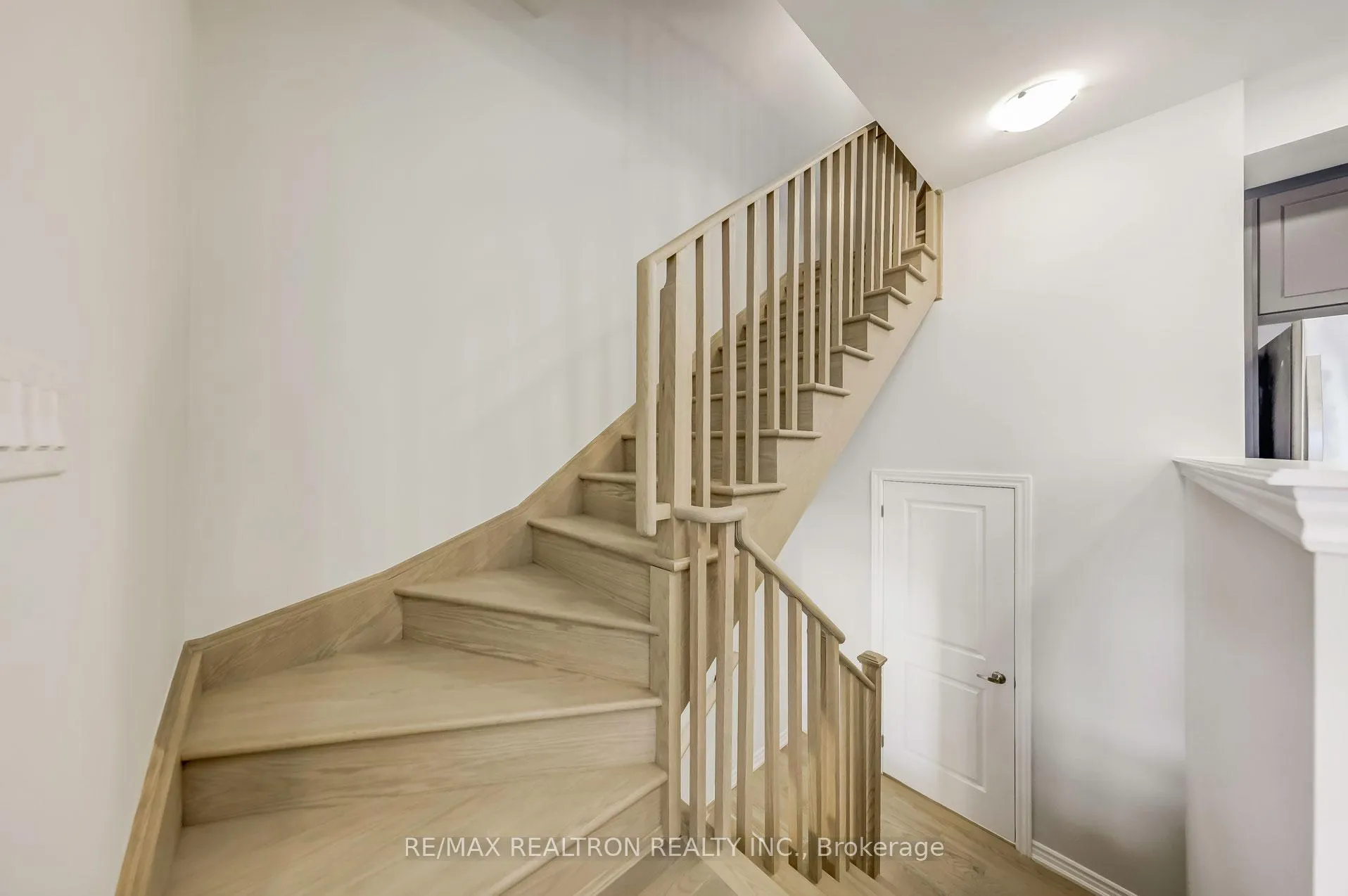 Photo 9 of 31 Schmidt Lane, Markham, Angus Glen — HOMEH
