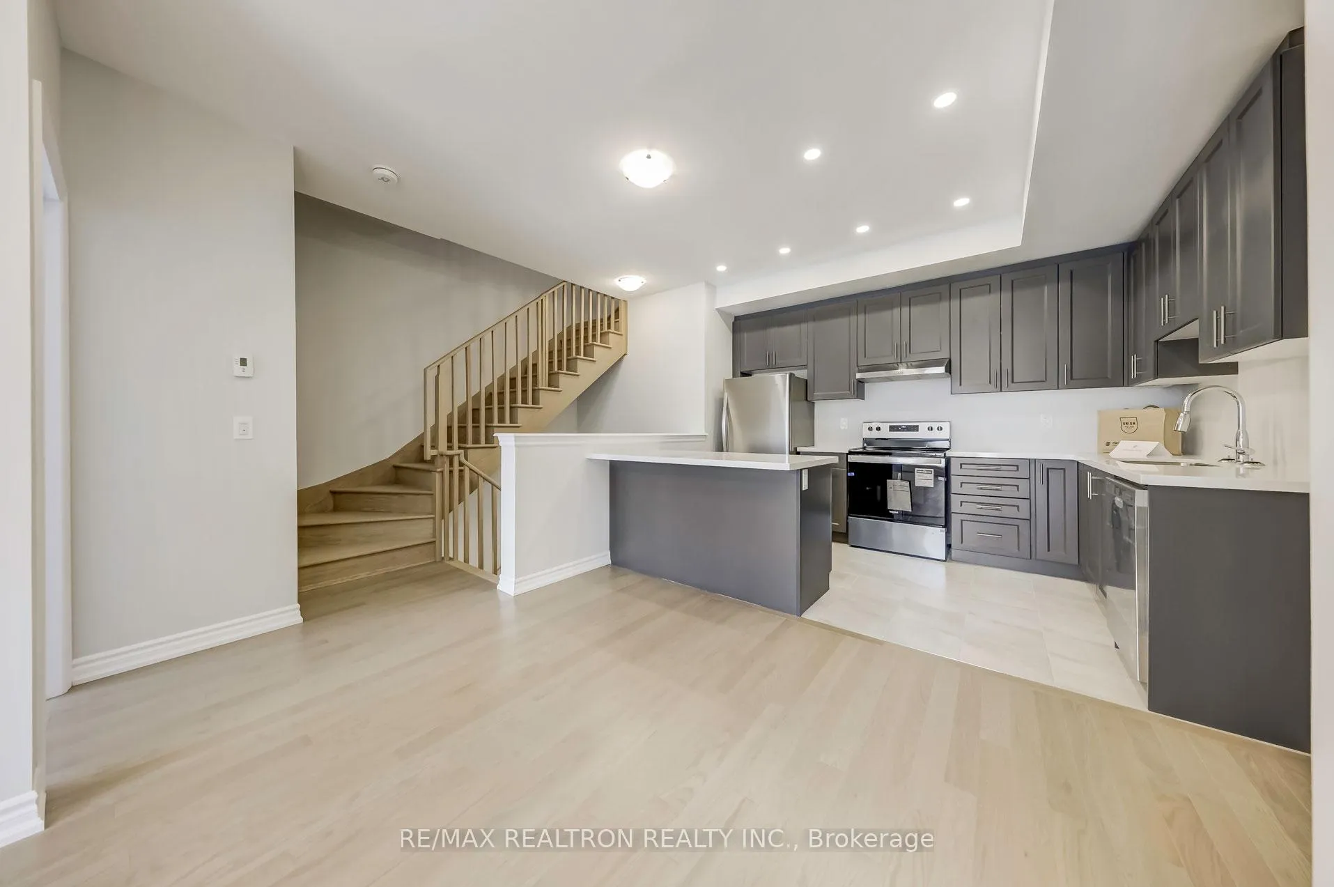 Photo 10 of 31 Schmidt Lane, Markham, Angus Glen — HOMEH