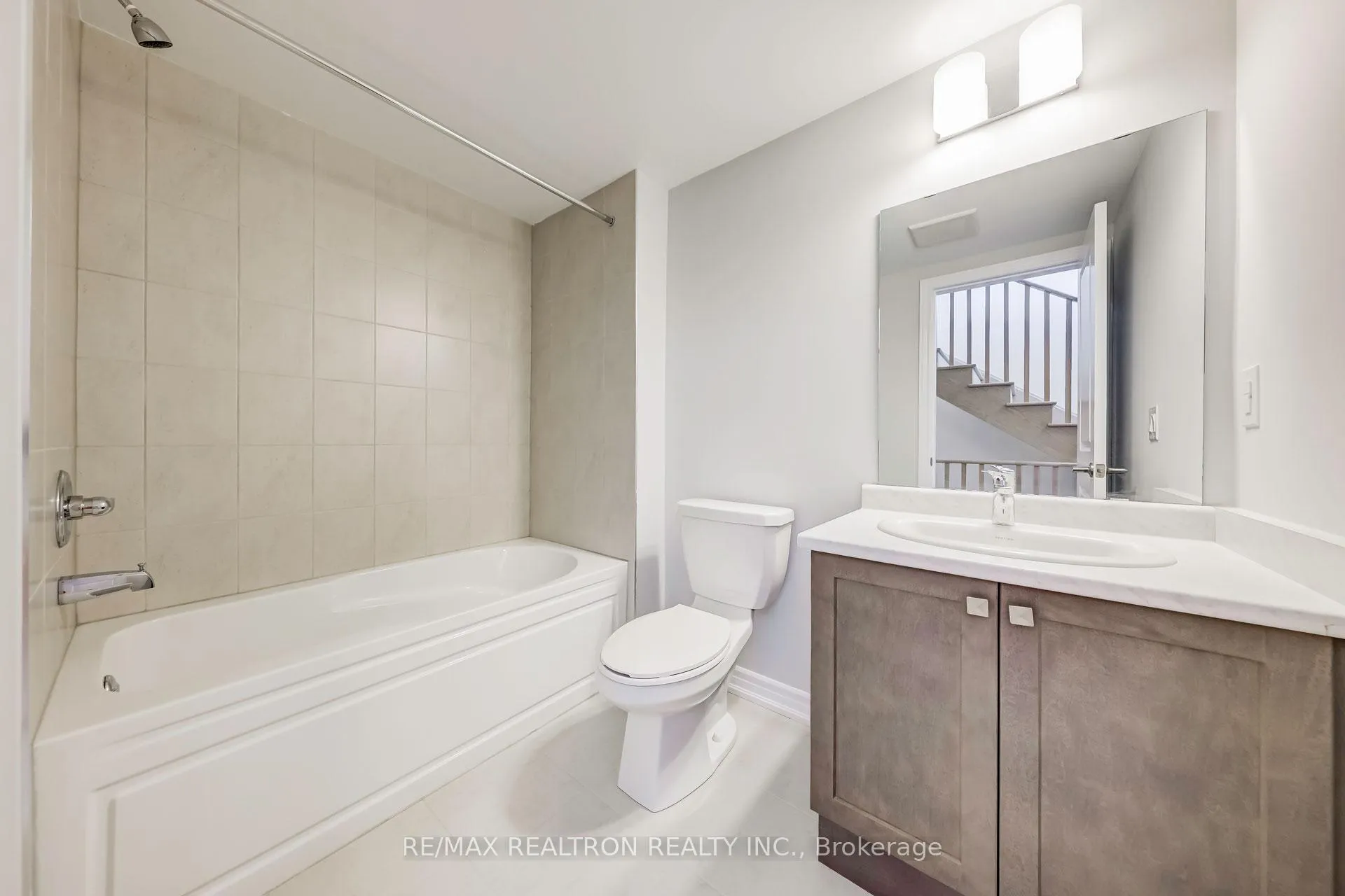 Photo 24 of 31 Schmidt Lane, Markham, Angus Glen — HOMEH