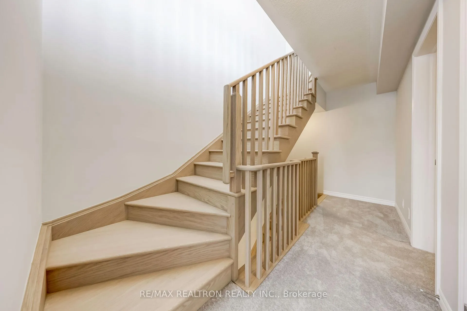 Photo 25 of 31 Schmidt Lane, Markham, Angus Glen — HOMEH