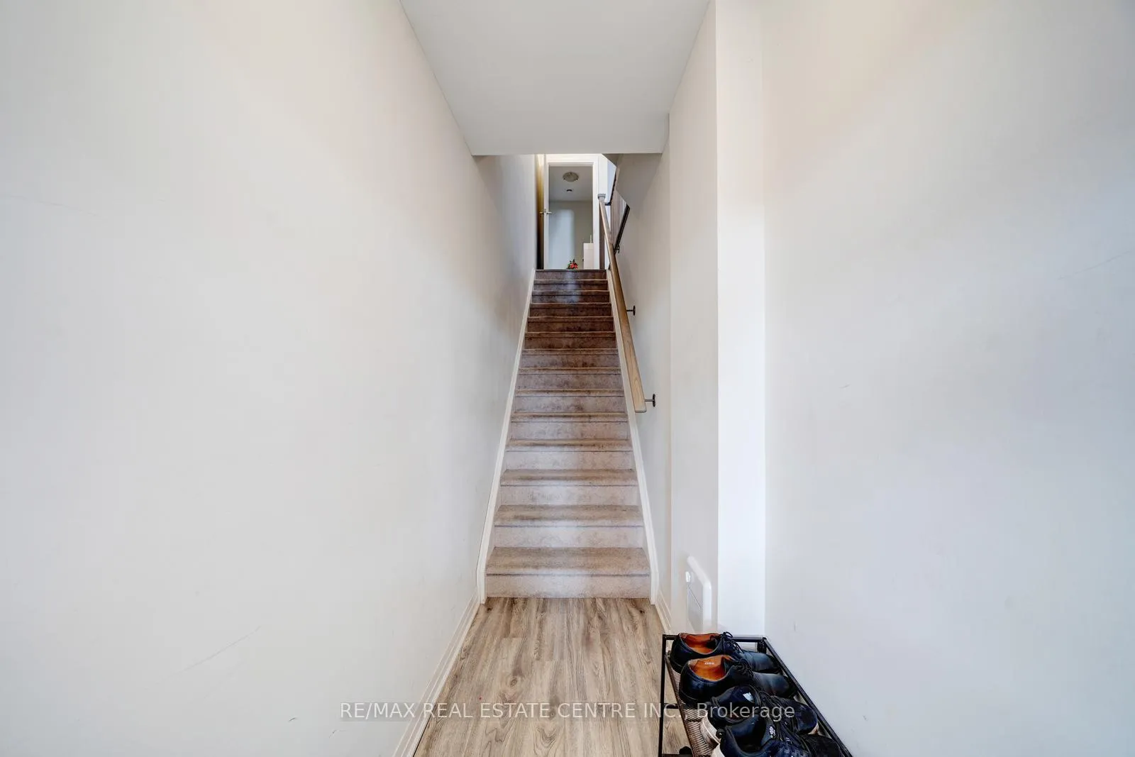 Photo 3 of 1691 Pleasure Valley Path, Oshawa, Samac — HOMEH