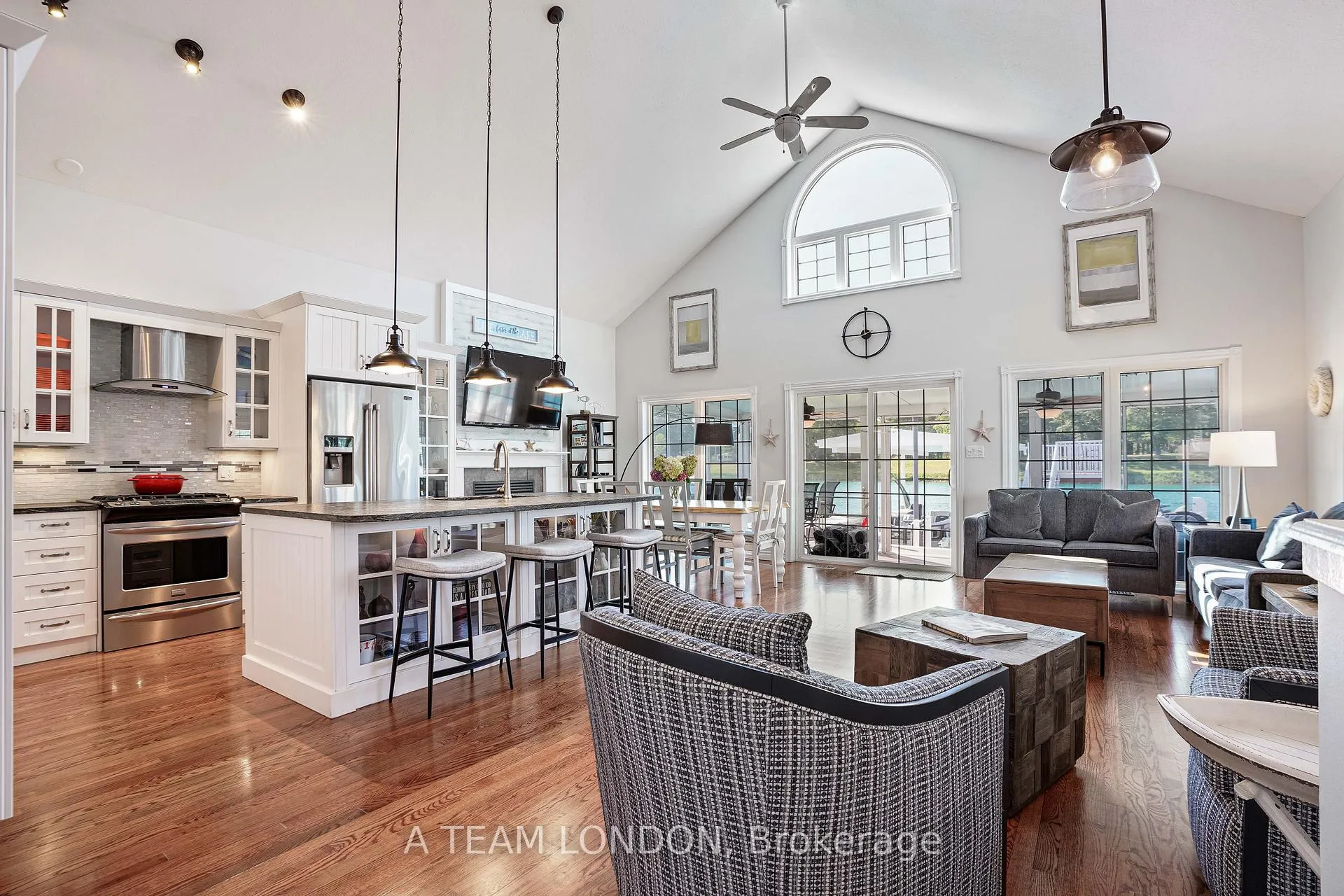 Photo 4 of 4749 Riverside Drive, St. Clair — HOMEH
