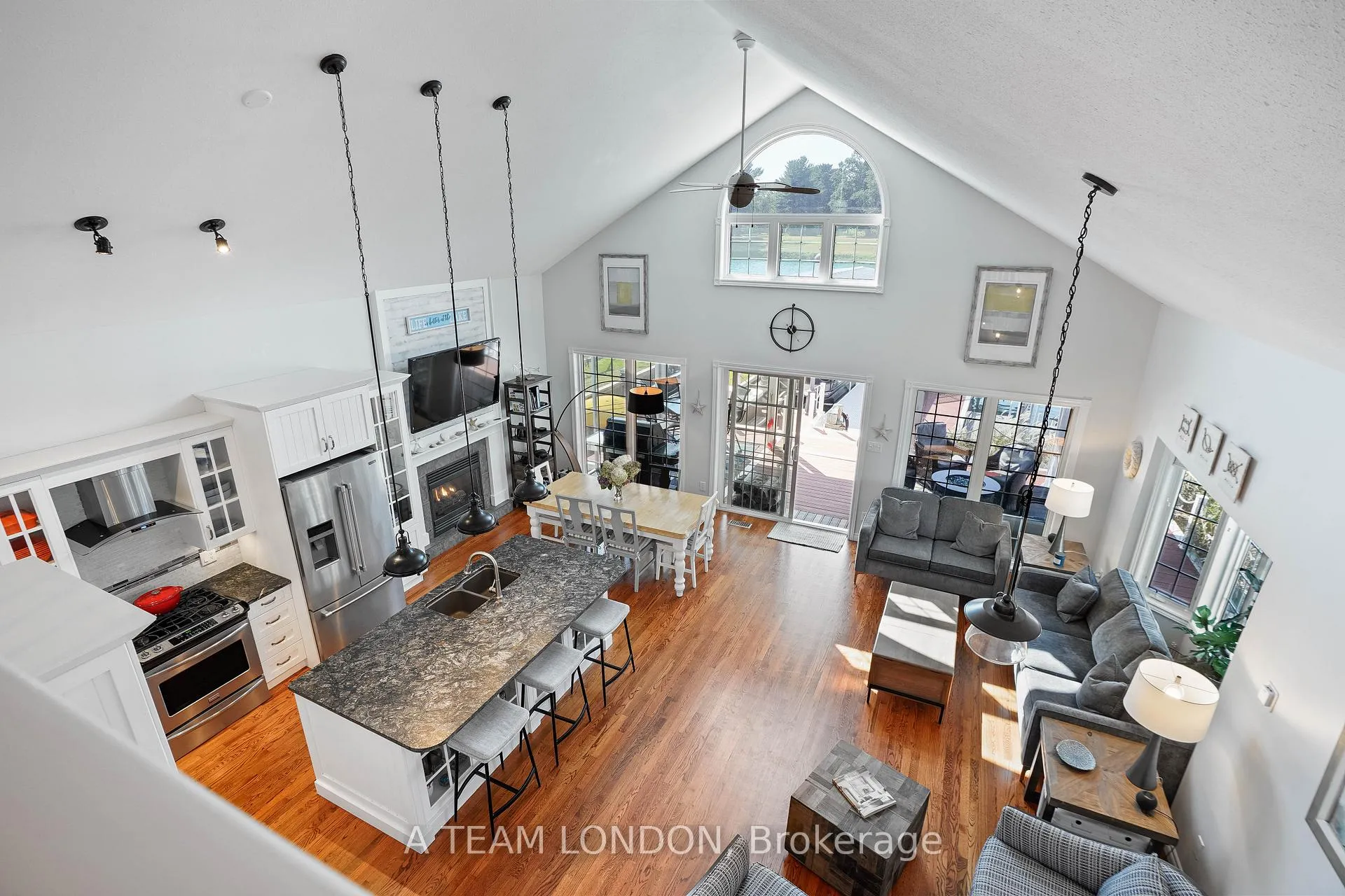Photo 9 of 4749 Riverside Drive, St. Clair — HOMEH