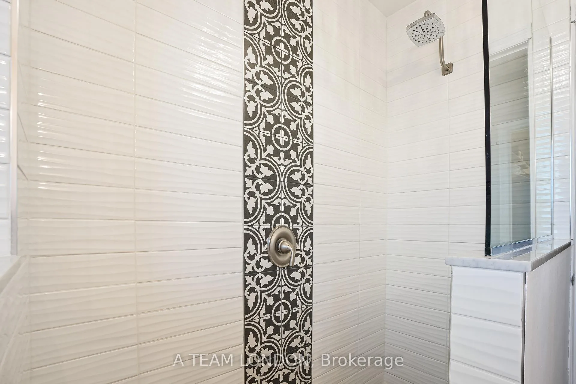 Photo 15 of 4749 Riverside Drive, St. Clair — HOMEH