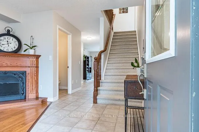 Photo 2 of 554 Dansbury Drive, Waterloo — HOMEH
