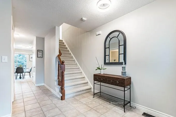 Photo 3 of 554 Dansbury Drive, Waterloo — HOMEH