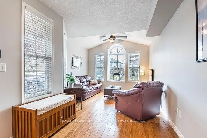 Photo 4 of 554 Dansbury Drive, Waterloo — HOMEH