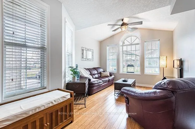 Photo 7 of 554 Dansbury Drive, Waterloo — HOMEH