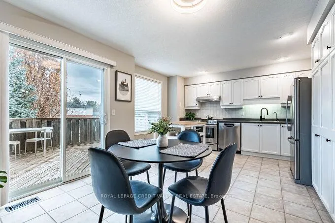 Photo 10 of 554 Dansbury Drive, Waterloo — HOMEH