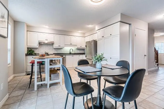 Photo 11 of 554 Dansbury Drive, Waterloo — HOMEH