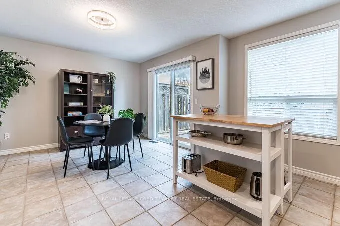 Photo 12 of 554 Dansbury Drive, Waterloo — HOMEH