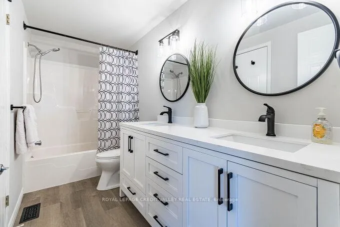 Photo 21 of 554 Dansbury Drive, Waterloo — HOMEH