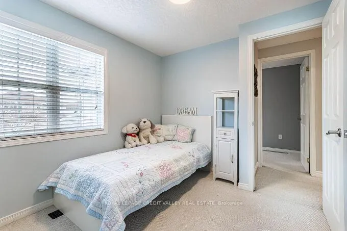 Photo 26 of 554 Dansbury Drive, Waterloo — HOMEH