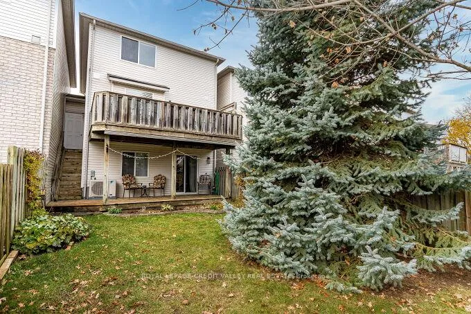 Photo 38 of 554 Dansbury Drive, Waterloo — HOMEH