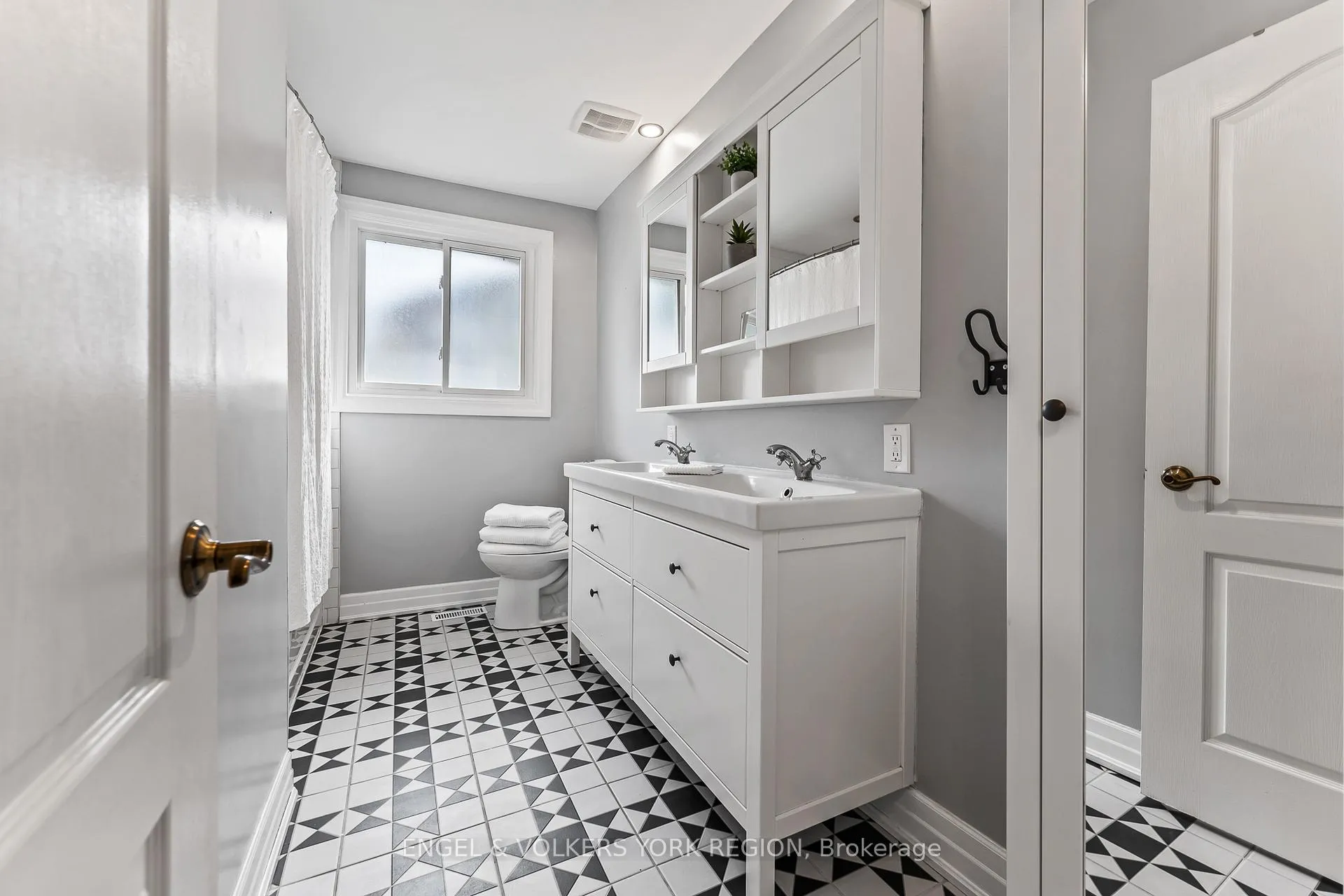 Photo 21 of 45 Noam Drive, Barrie, Sunnidale — HOMEH