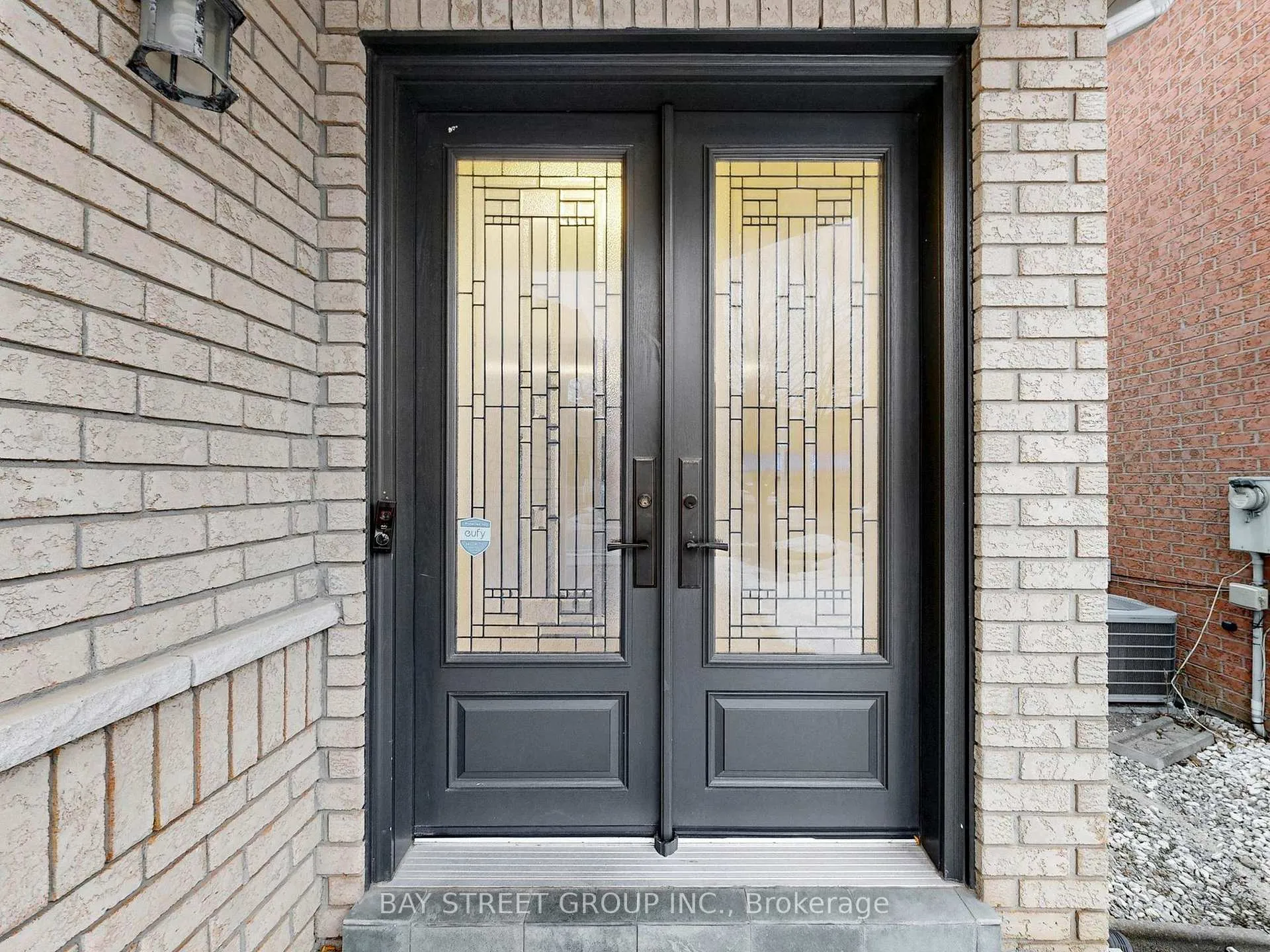 Photo 2 of 43 Royal Appian Crescent, Vaughan, Patterson — HOMEH
