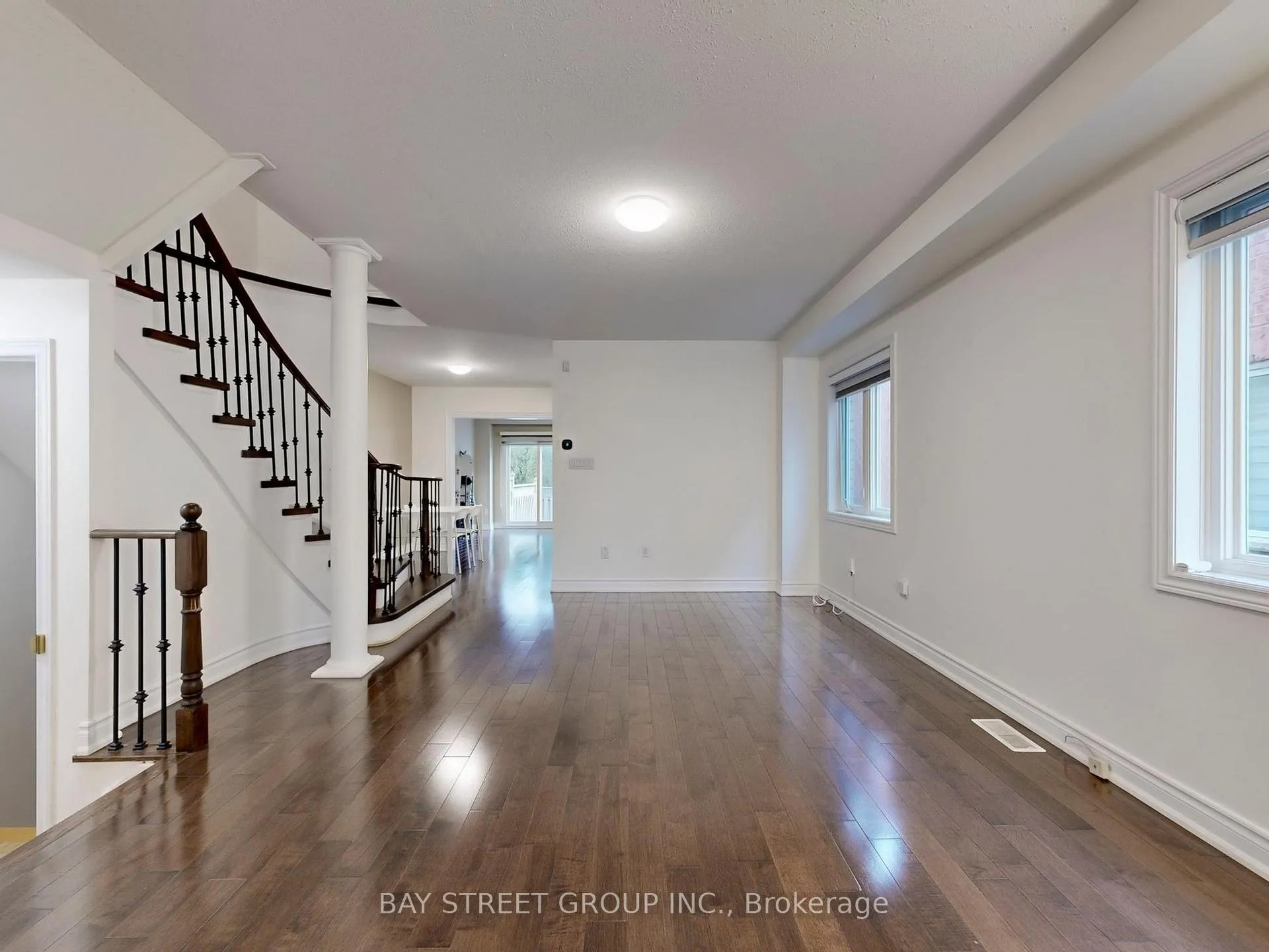 Photo 3 of 43 Royal Appian Crescent, Vaughan, Patterson — HOMEH
