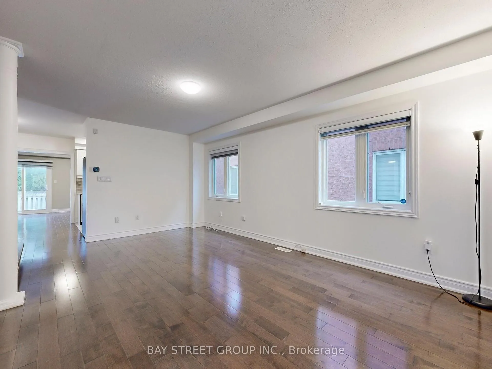 Photo 4 of 43 Royal Appian Crescent, Vaughan, Patterson — HOMEH