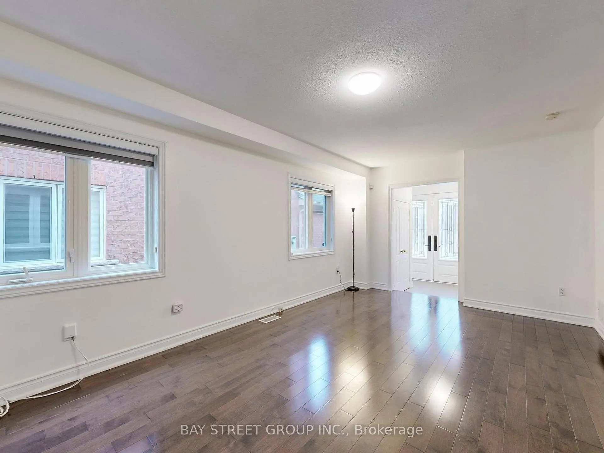Photo 5 of 43 Royal Appian Crescent, Vaughan, Patterson — HOMEH