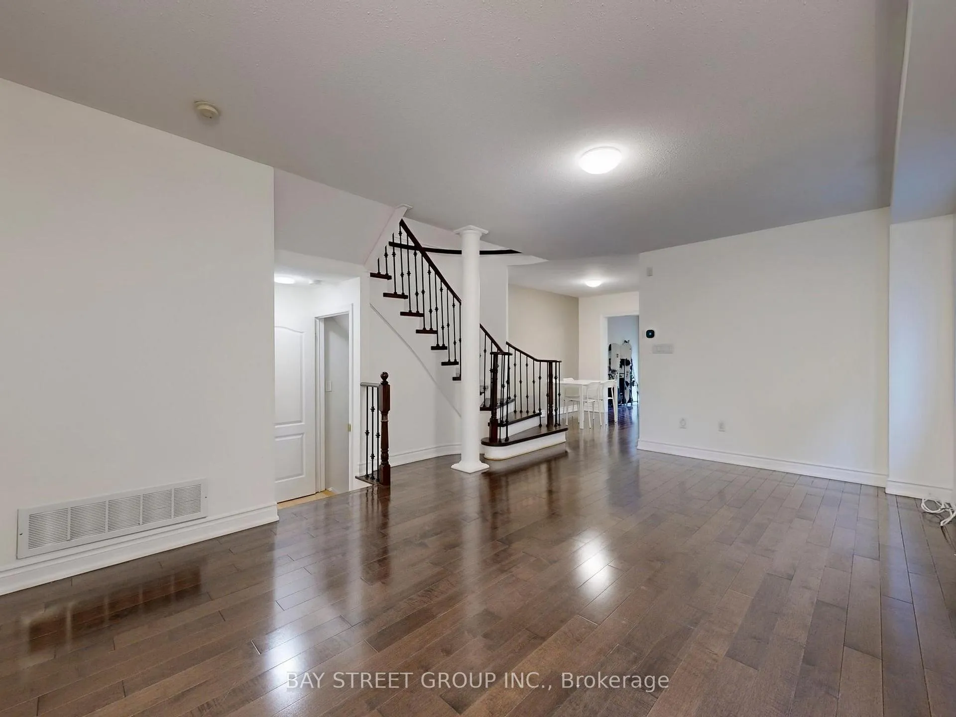 Photo 6 of 43 Royal Appian Crescent, Vaughan, Patterson — HOMEH
