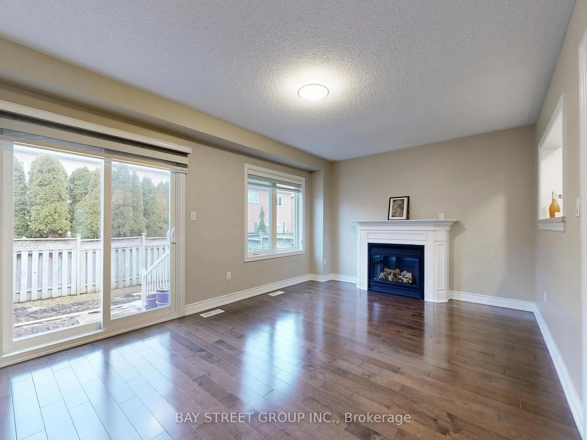 Photo 14 of 43 Royal Appian Crescent, Vaughan, Patterson — HOMEH