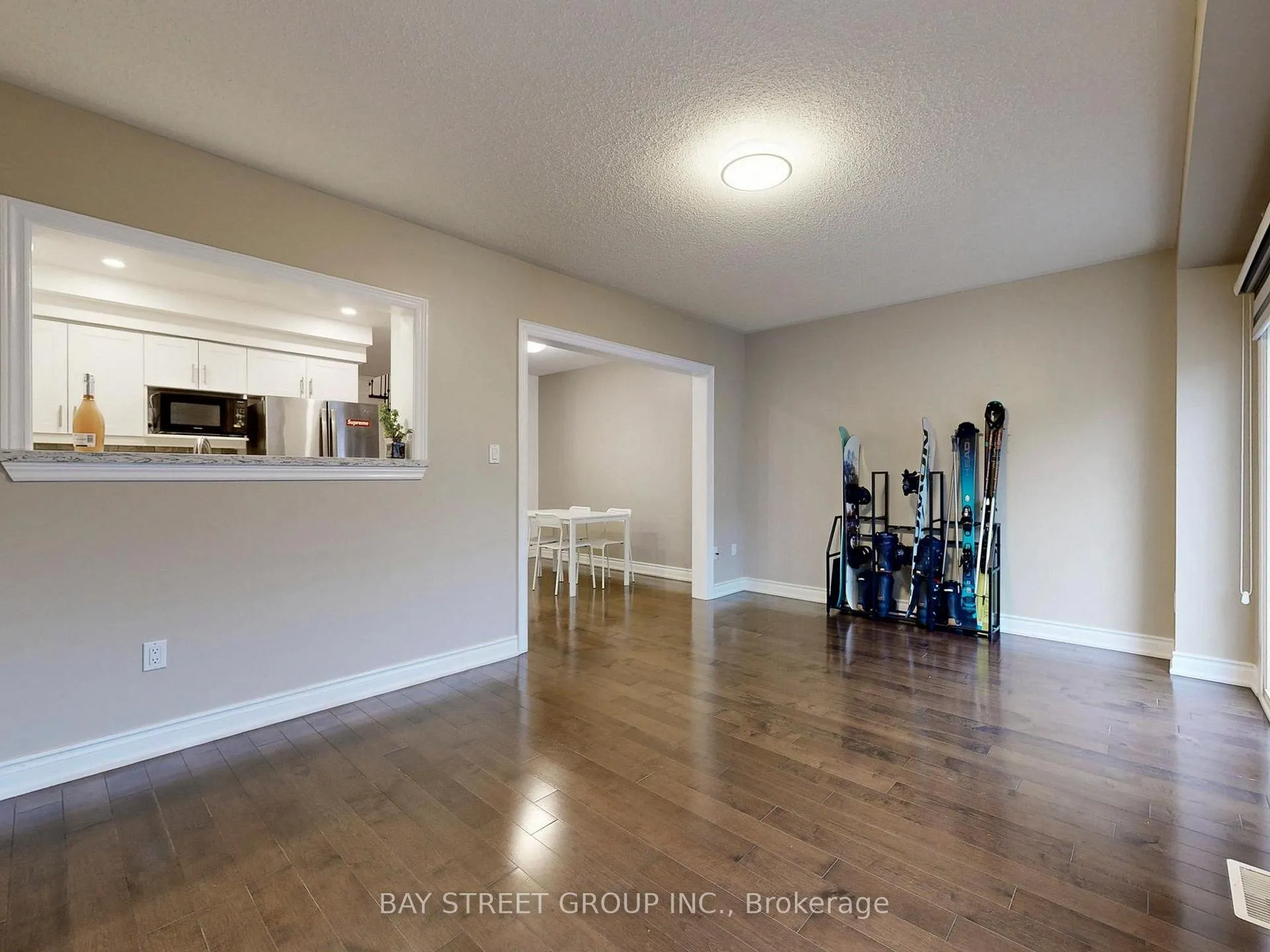 Photo 16 of 43 Royal Appian Crescent, Vaughan, Patterson — HOMEH