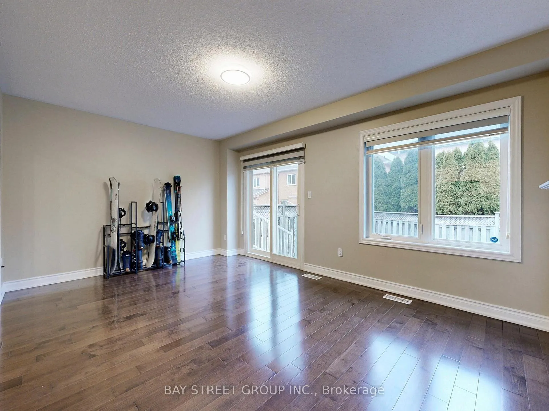 Photo 17 of 43 Royal Appian Crescent, Vaughan, Patterson — HOMEH