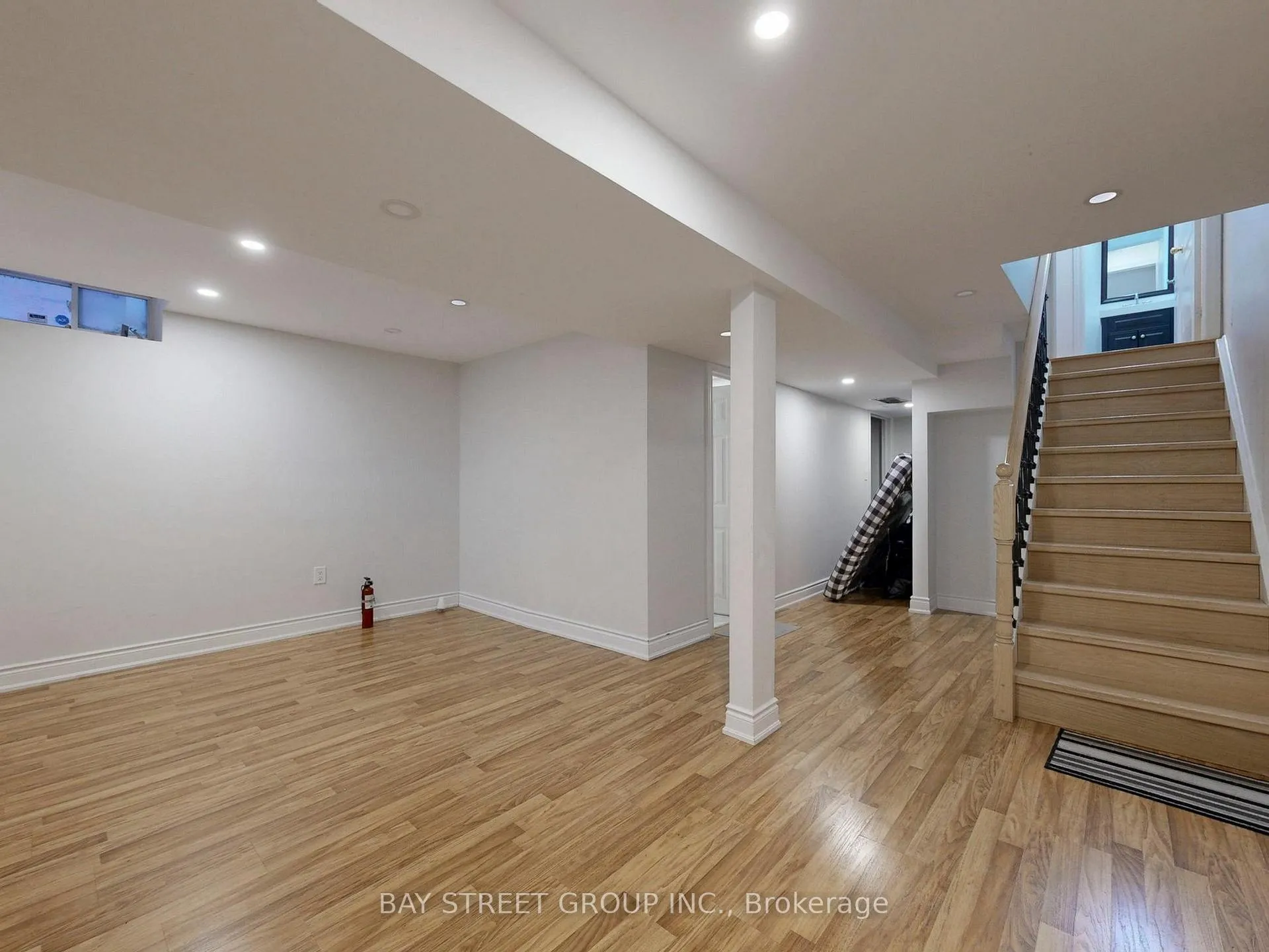 Photo 32 of 43 Royal Appian Crescent, Vaughan, Patterson — HOMEH