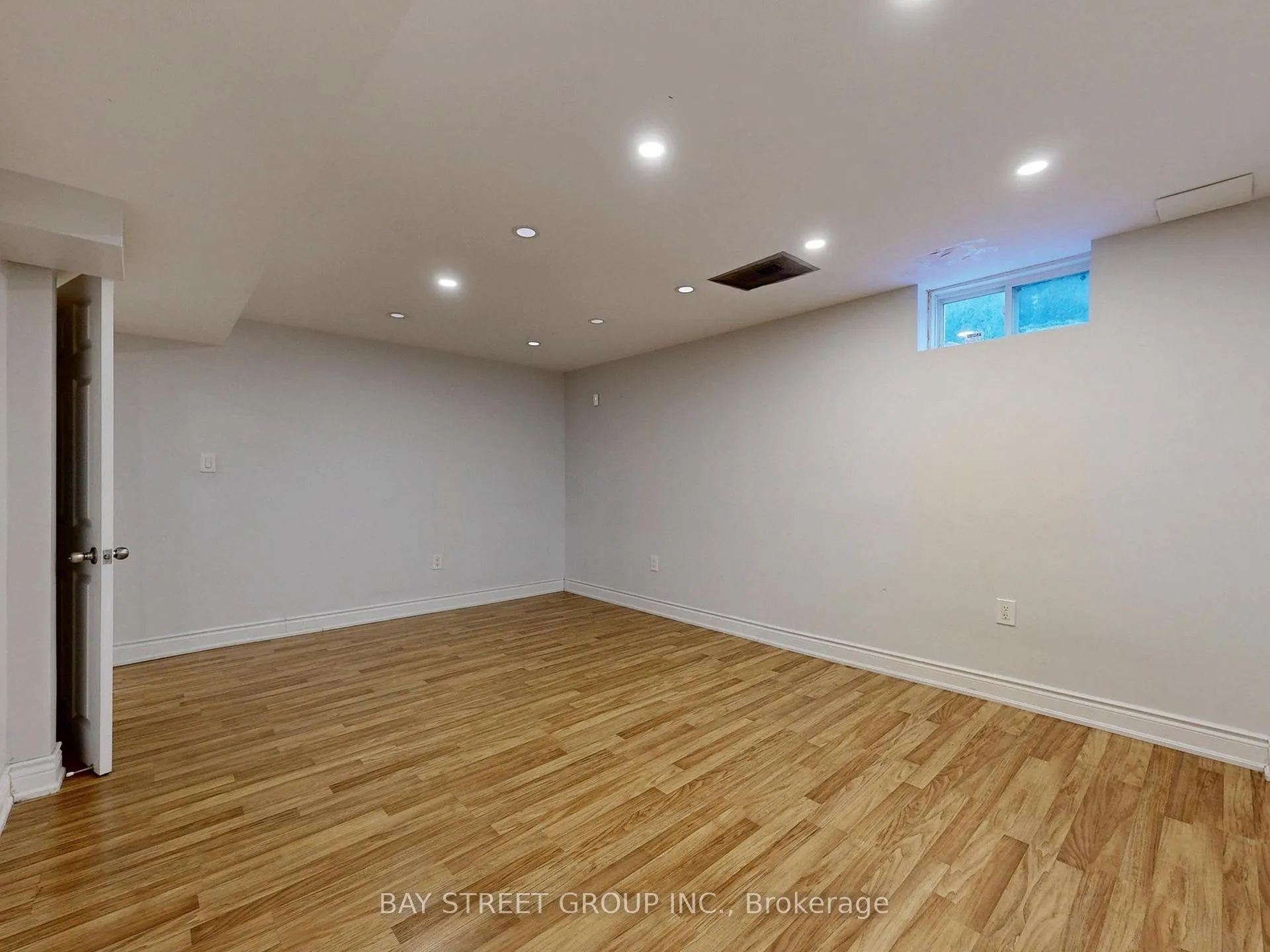 Photo 34 of 43 Royal Appian Crescent, Vaughan, Patterson — HOMEH