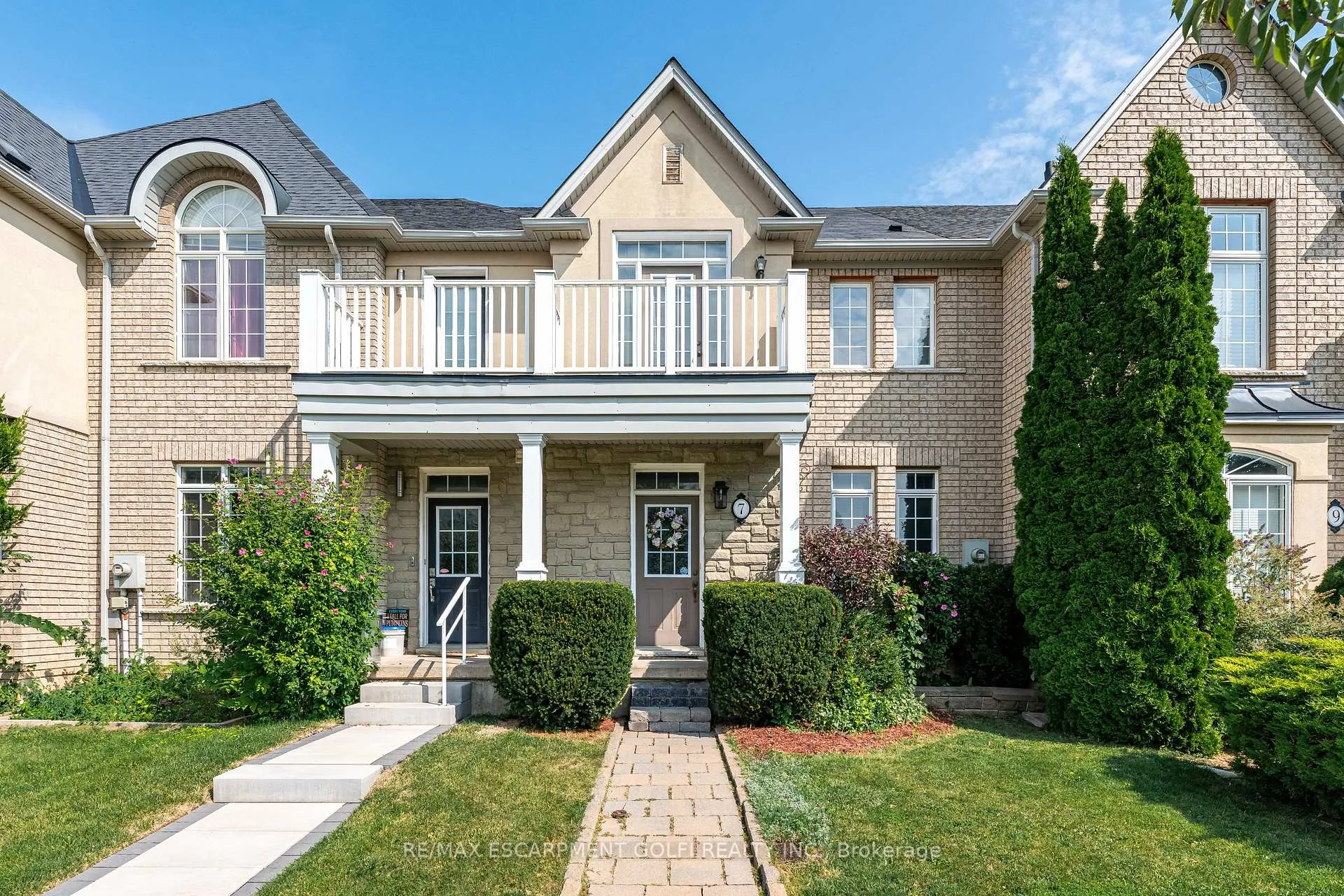 Photo 2 of 7 Northampton Boulevard, Hamilton, Stoney Creek — HOMEH