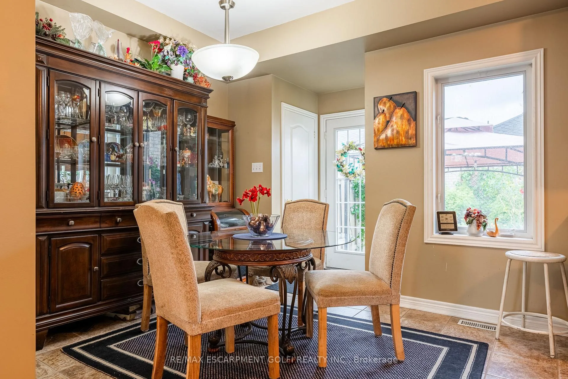 Photo 10 of 7 Northampton Boulevard, Hamilton, Stoney Creek — HOMEH