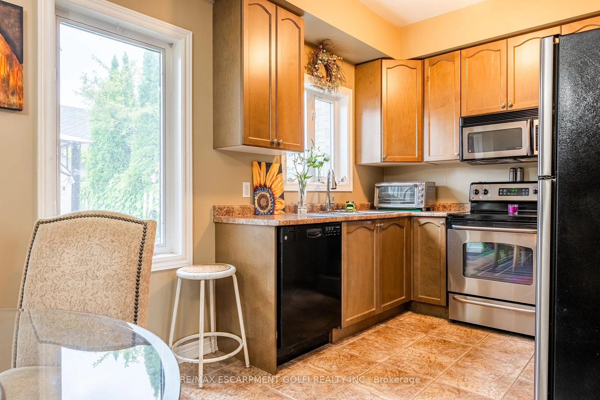 Photo 12 of 7 Northampton Boulevard, Hamilton, Stoney Creek — HOMEH