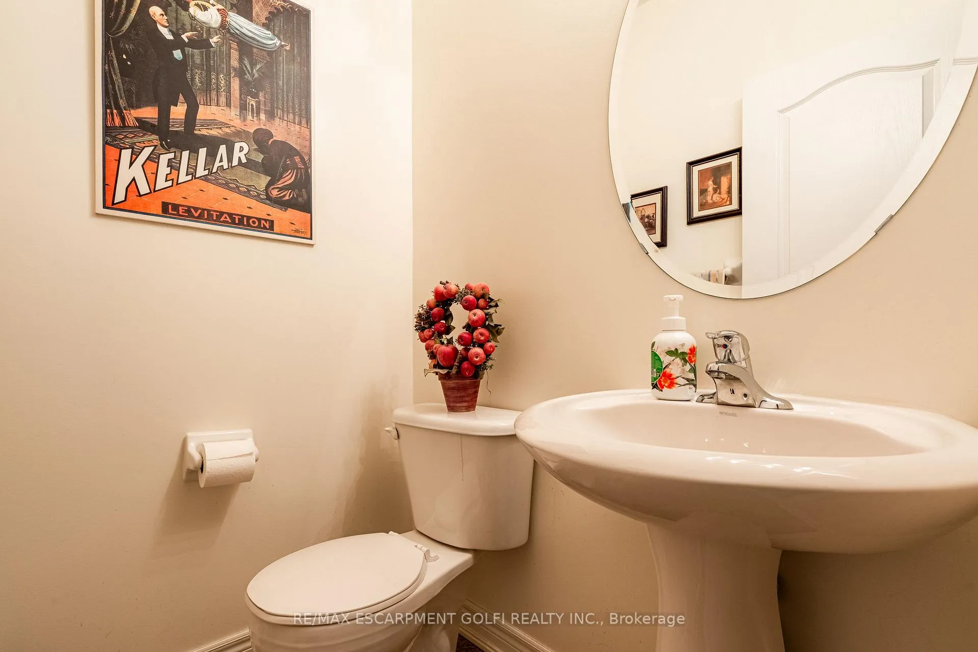 Photo 16 of 7 Northampton Boulevard, Hamilton, Stoney Creek — HOMEH