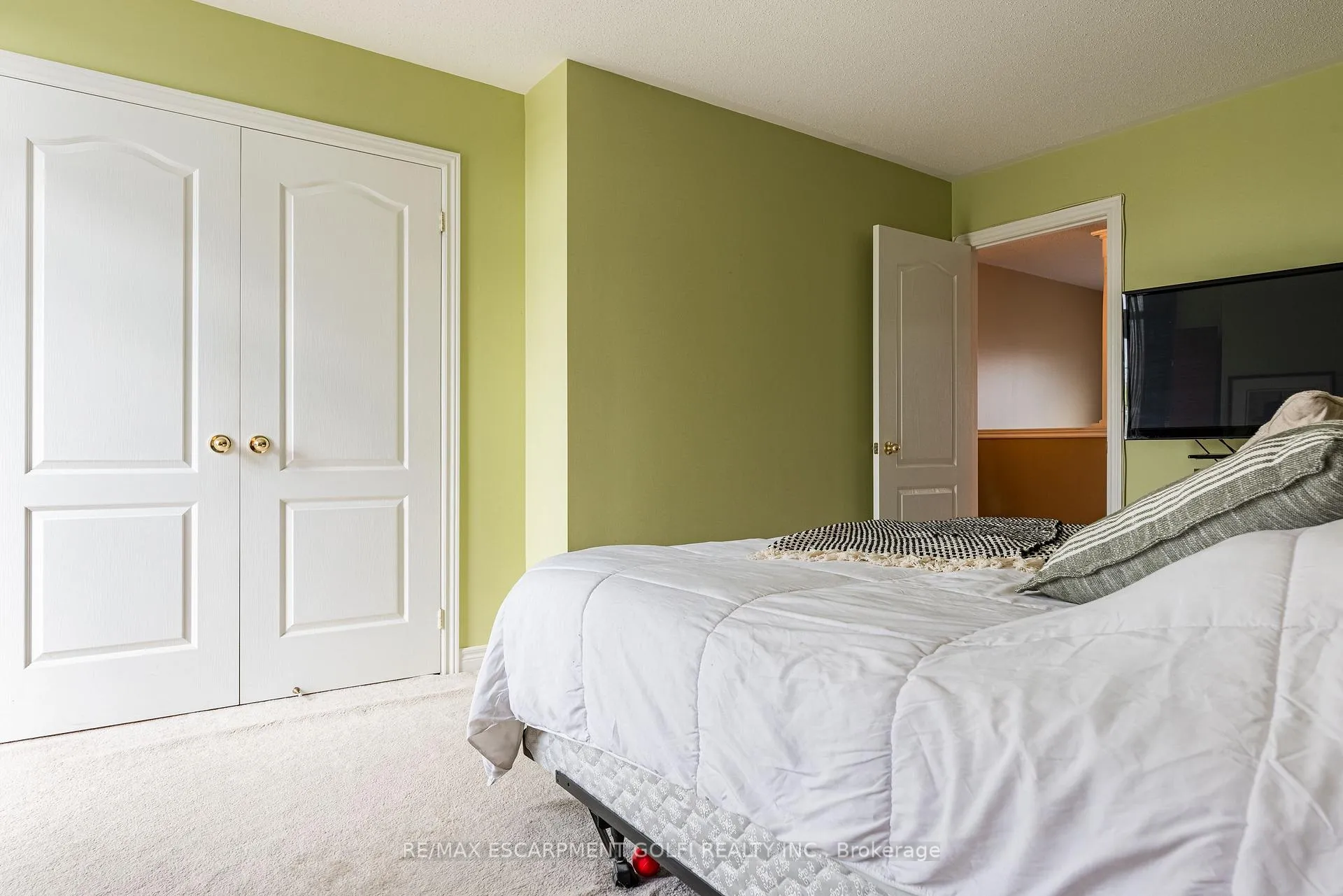 Photo 18 of 7 Northampton Boulevard, Hamilton, Stoney Creek — HOMEH