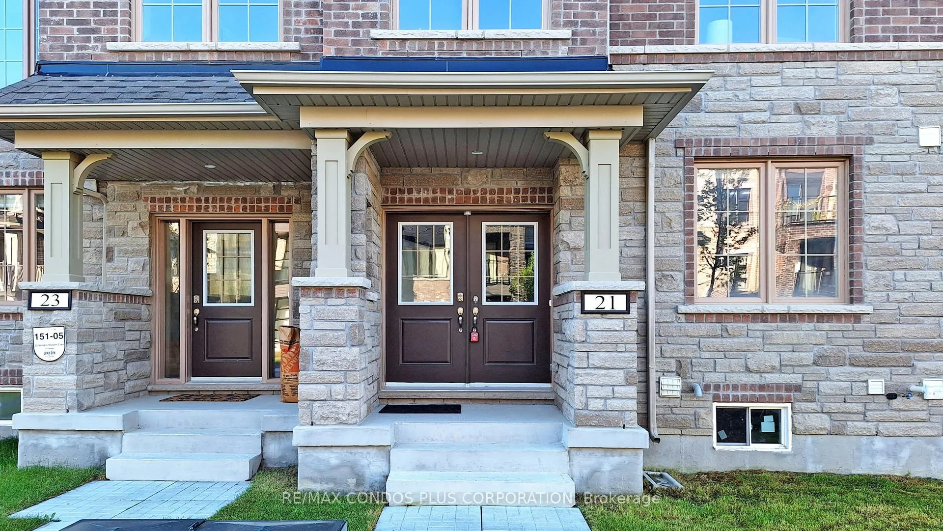 Photo 2 of 21 William Shearn Crescent, Markham, Angus Glen — HOMEH