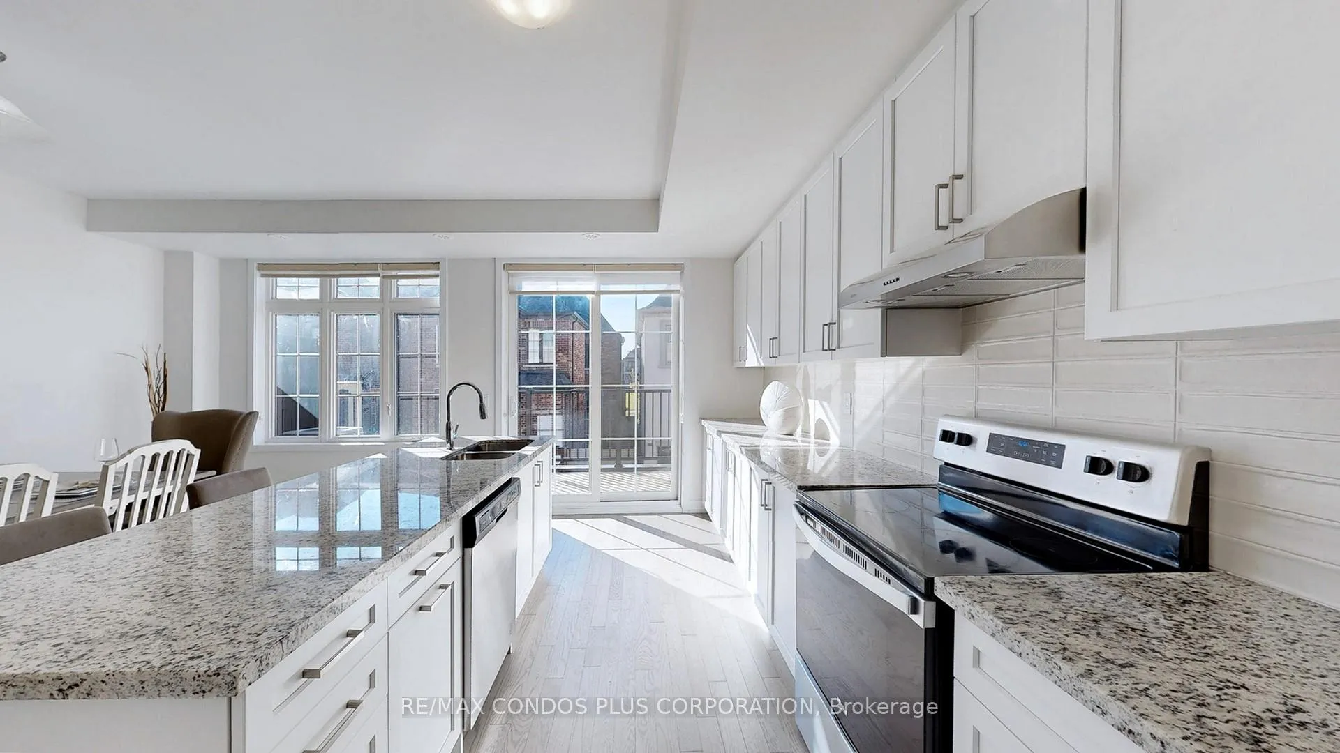 Photo 7 of 21 William Shearn Crescent, Markham, Angus Glen — HOMEH