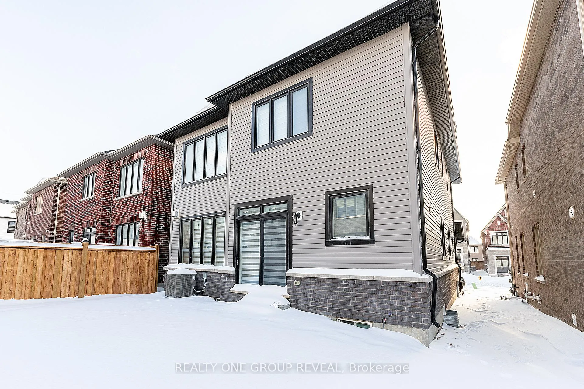 Photo 24 of 1044 Suddard Avenue, Oshawa, Kedron — HOMEH