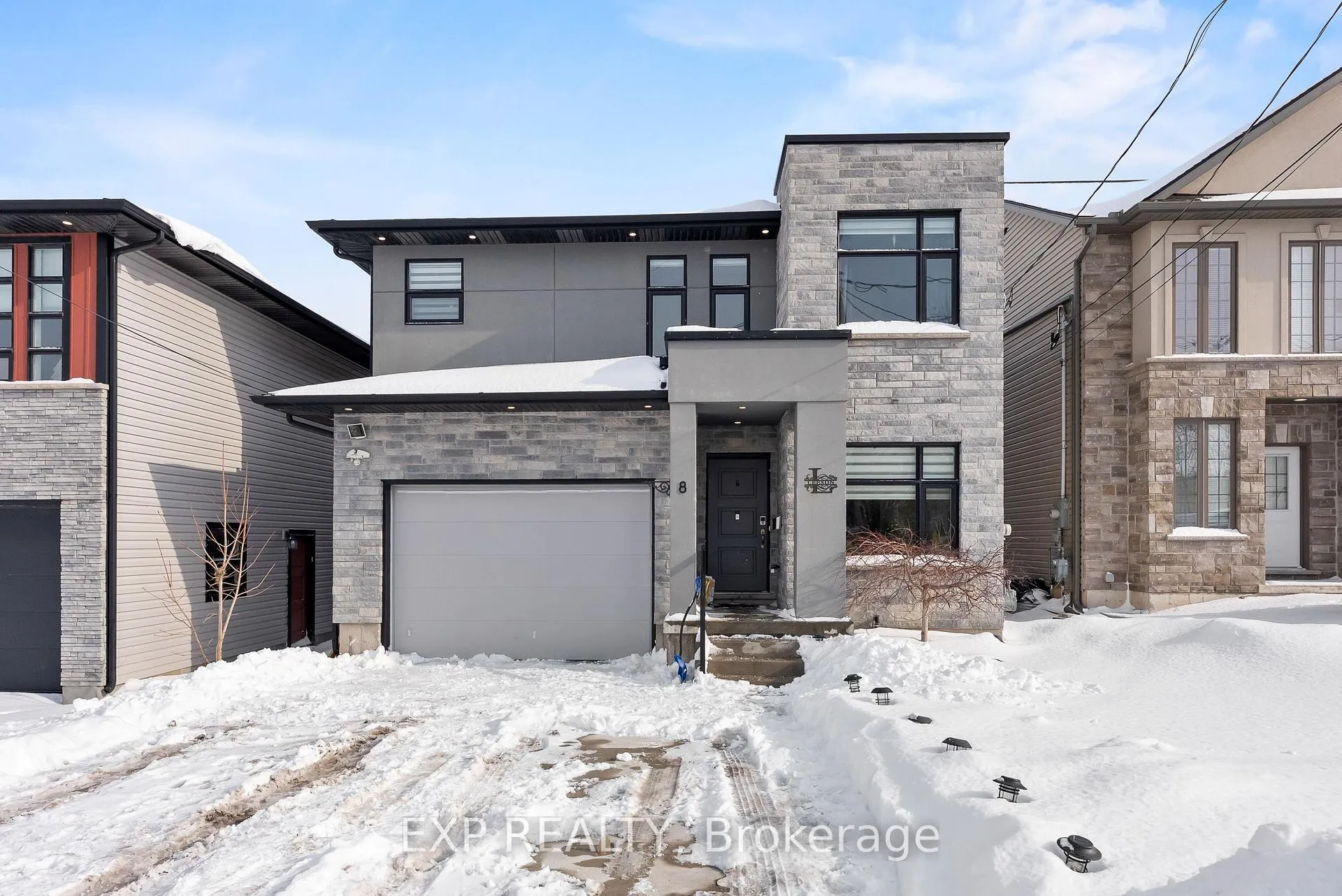 Photo 2 of 8 Leeson Street, St. Catharines, Burleigh Hill — HOMEH