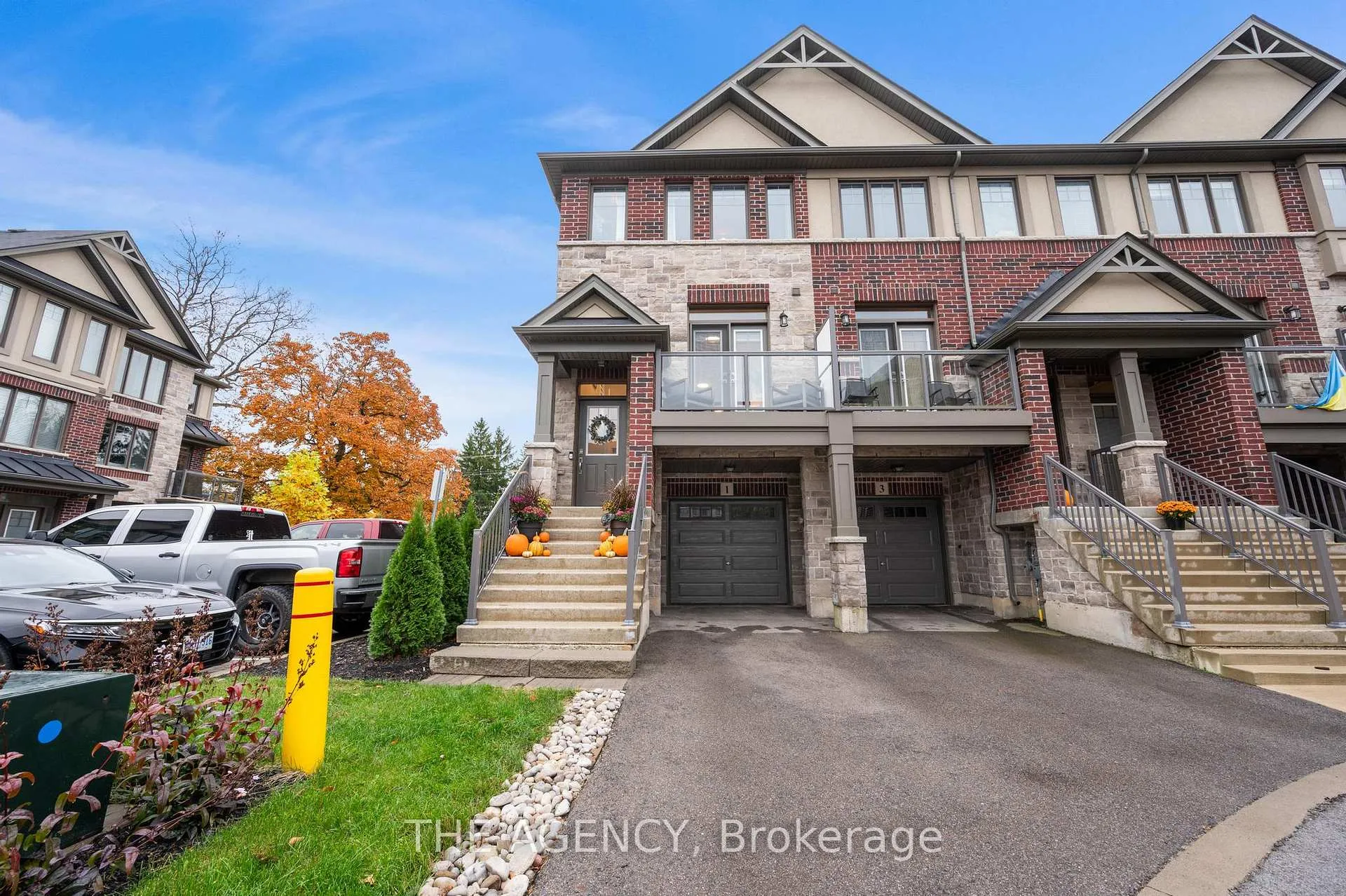 Photo 2 of 1 Pringle Lane, Hamilton, Ancaster — HOMEH