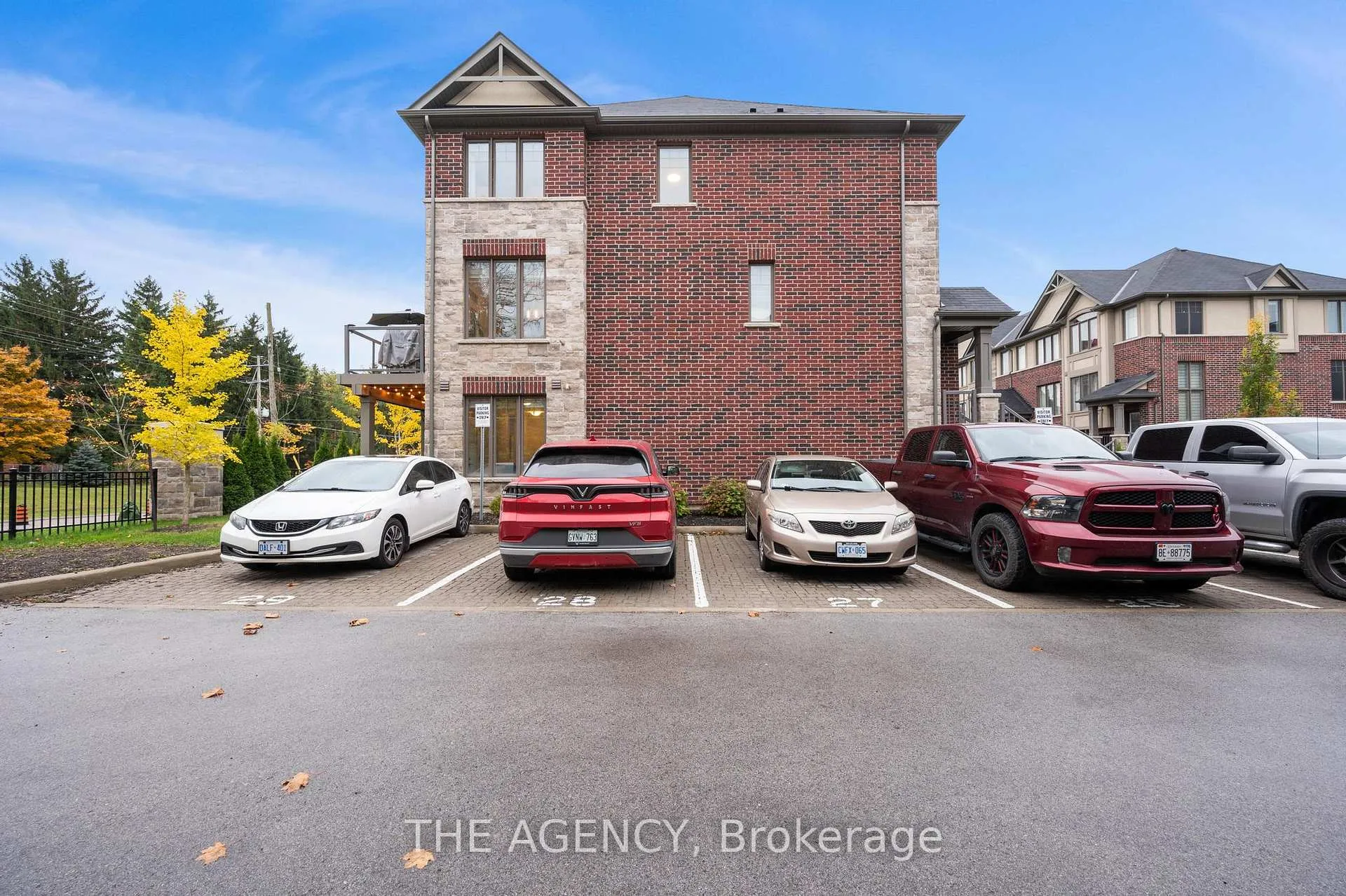 Photo 4 of 1 Pringle Lane, Hamilton, Ancaster — HOMEH