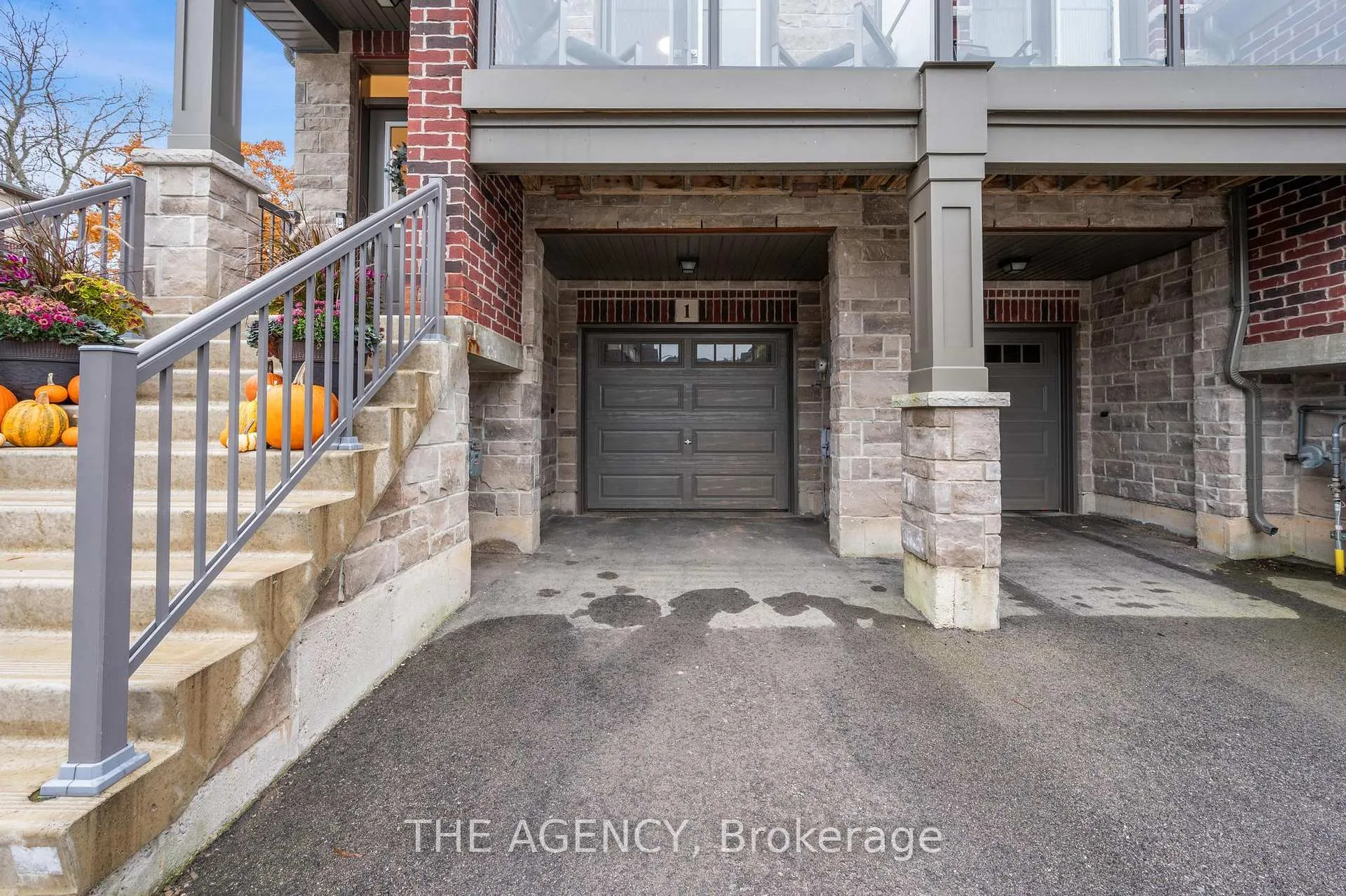 Photo 5 of 1 Pringle Lane, Hamilton, Ancaster — HOMEH