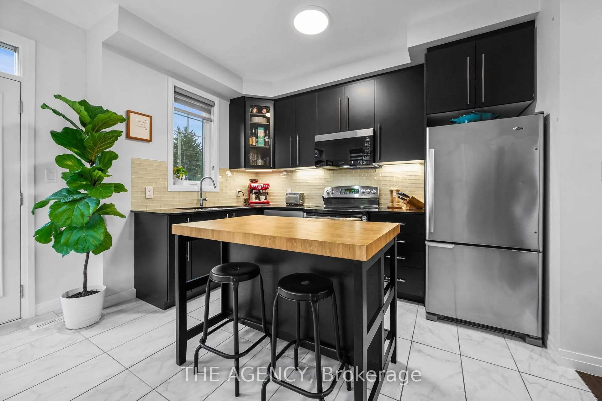Photo 13 of 1 Pringle Lane, Hamilton, Ancaster — HOMEH