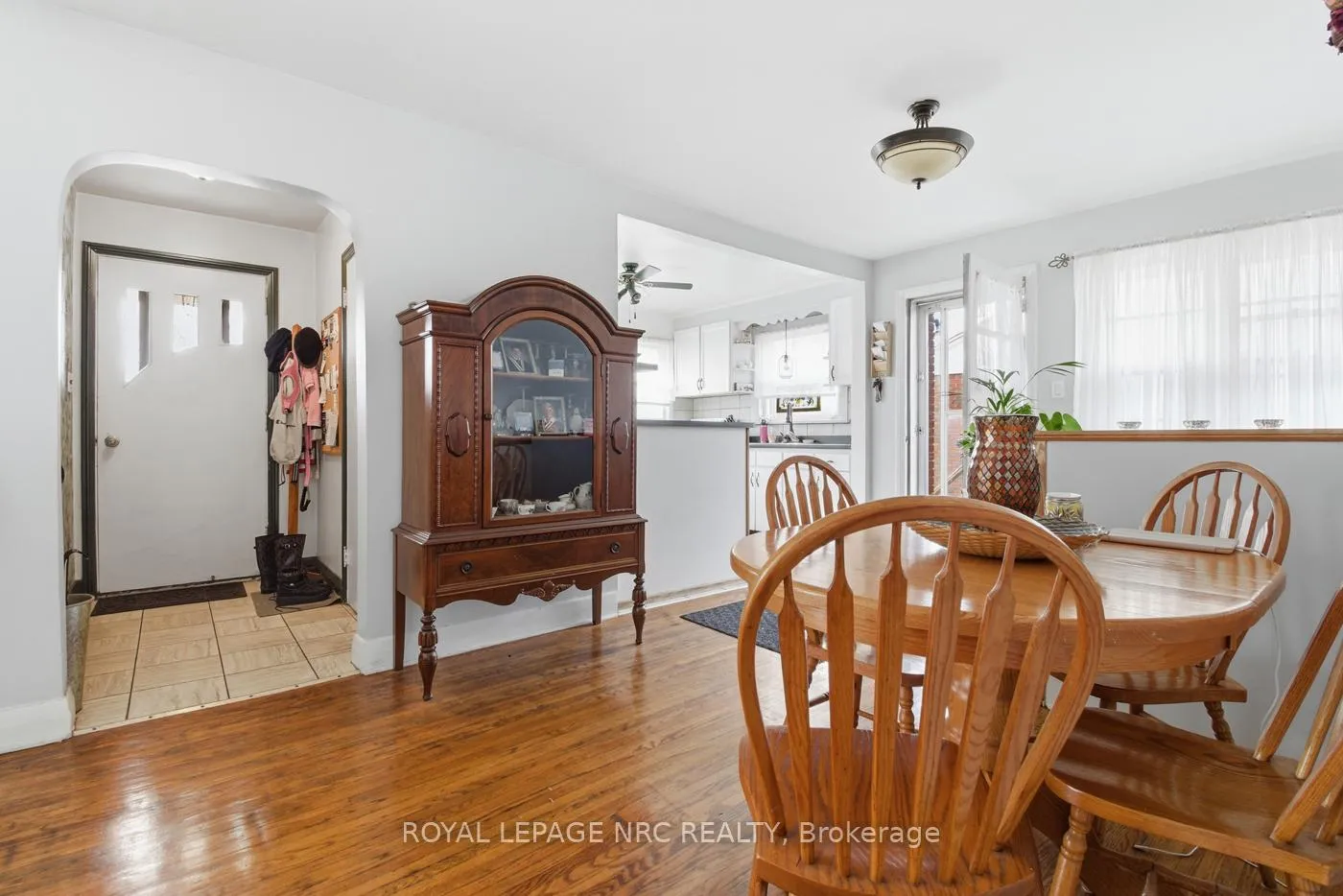 Photo 11 of 6161 Scott Street, Niagara Falls, Cherrywood — HOMEH