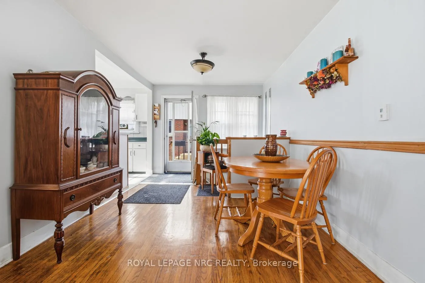 Photo 12 of 6161 Scott Street, Niagara Falls, Cherrywood — HOMEH