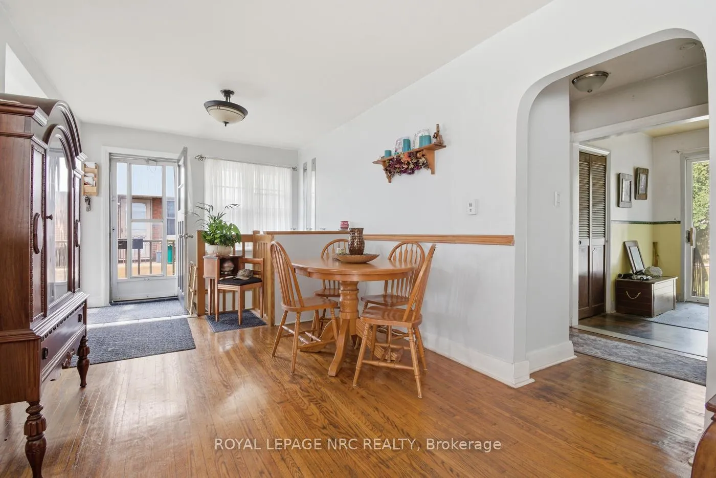 Photo 13 of 6161 Scott Street, Niagara Falls, Cherrywood — HOMEH
